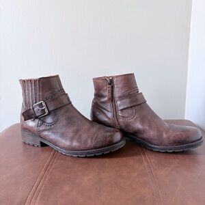 Clark’s Women’s Brown Leather Ankle Boots